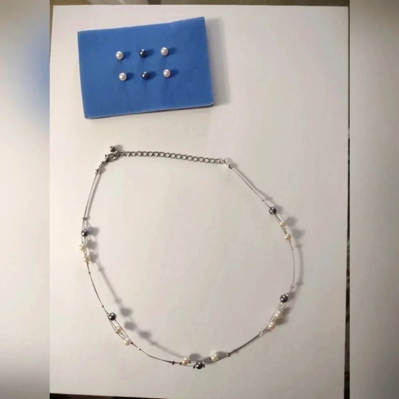 Avon 2001 Pearlesque cable necklace with 3 pr earrings. - Picture 1 of 5